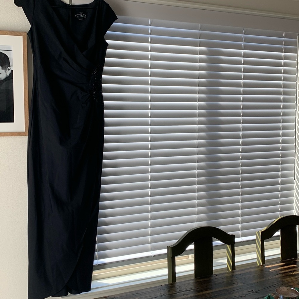 Black evening gown size 6 very flattering